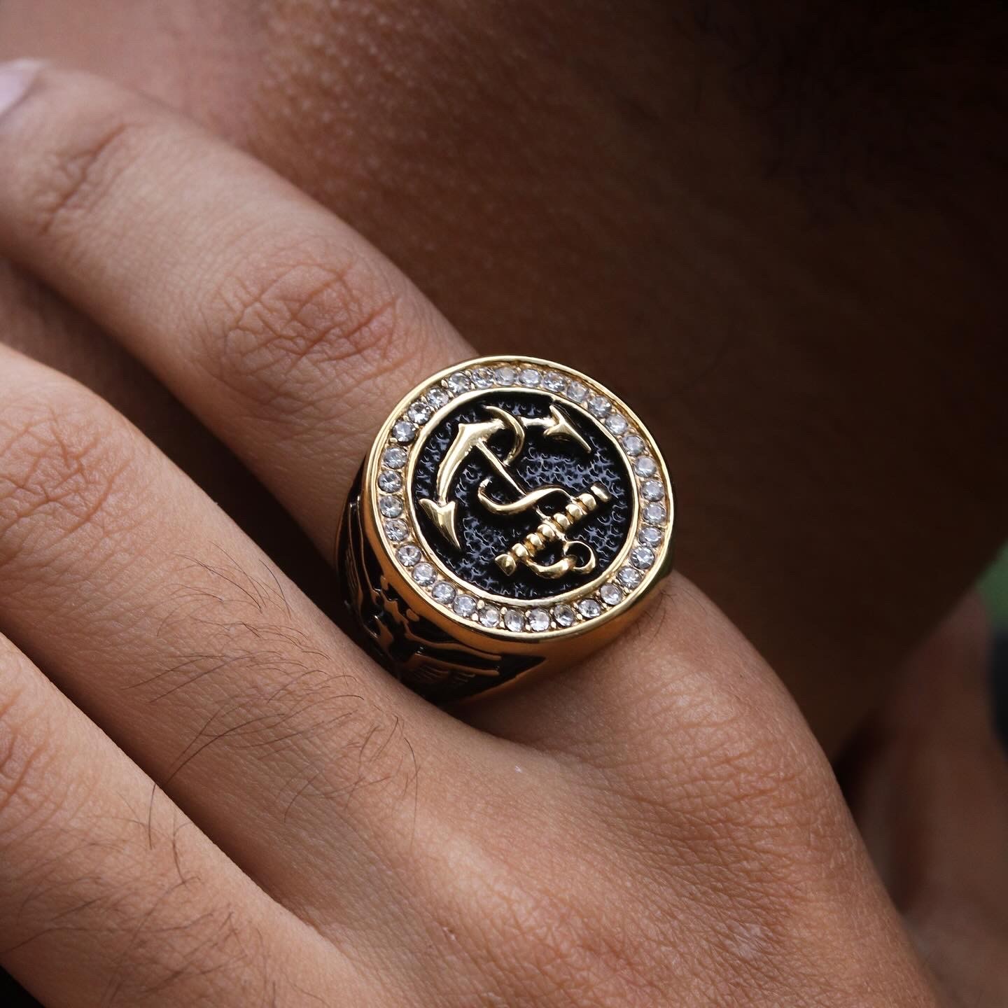 Icy anchor ring