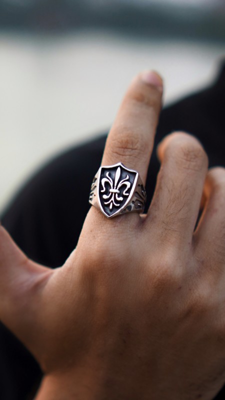 Fleur de lis ring