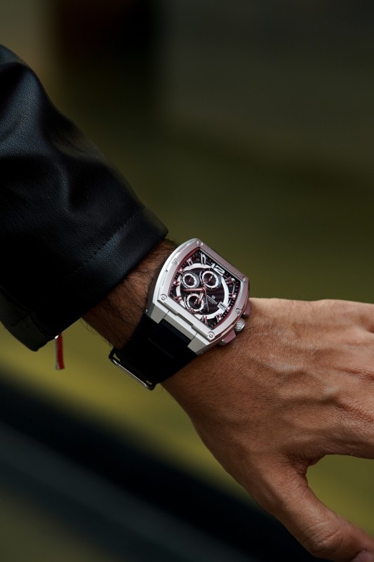 Naviforce 8050 barrel shape sports watch