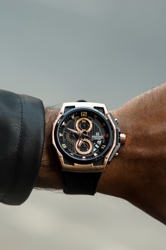 Naviforce 8051 sports chronograph watch