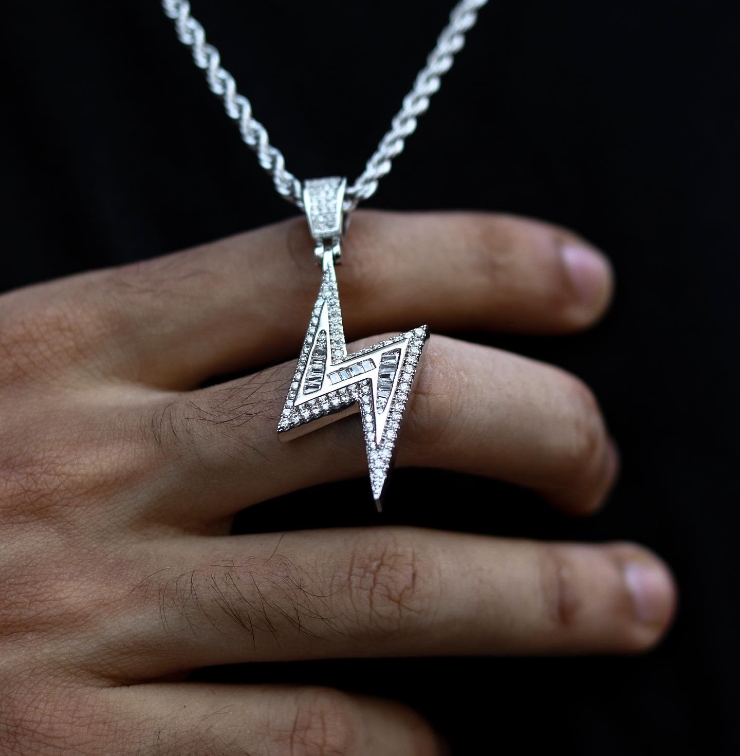 Bolt pendant chain